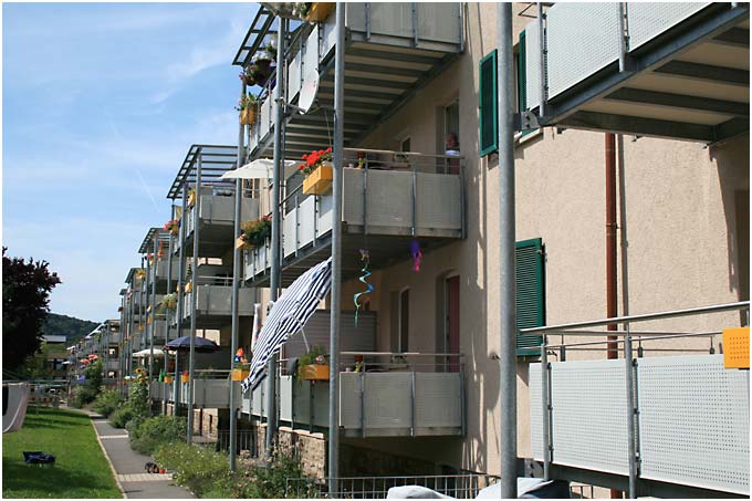 Firme Röder Stahlbau & Metallbau Balkone an einer Wohnanlage